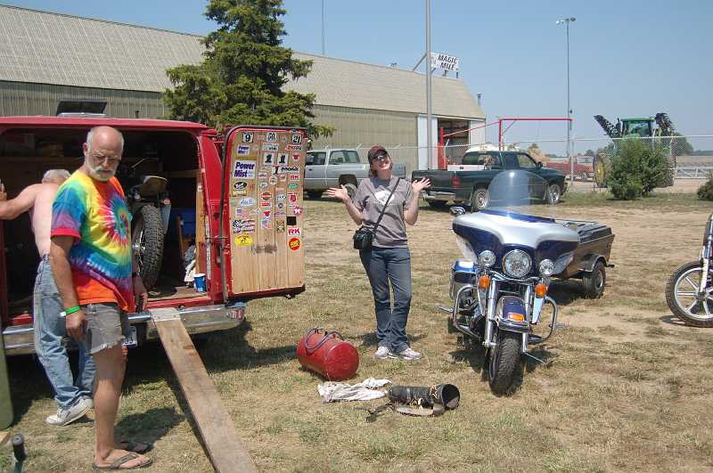 DuQuoin 2006 016.JPG - Katherine looks ready for the trip.  Hope she's this perky after 13,000 miles!  (We get regular email updates on their progress to Alaska, and to date it sounds as if she is!)